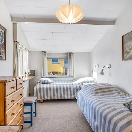 Sune - 800m From The Sea By Interhome